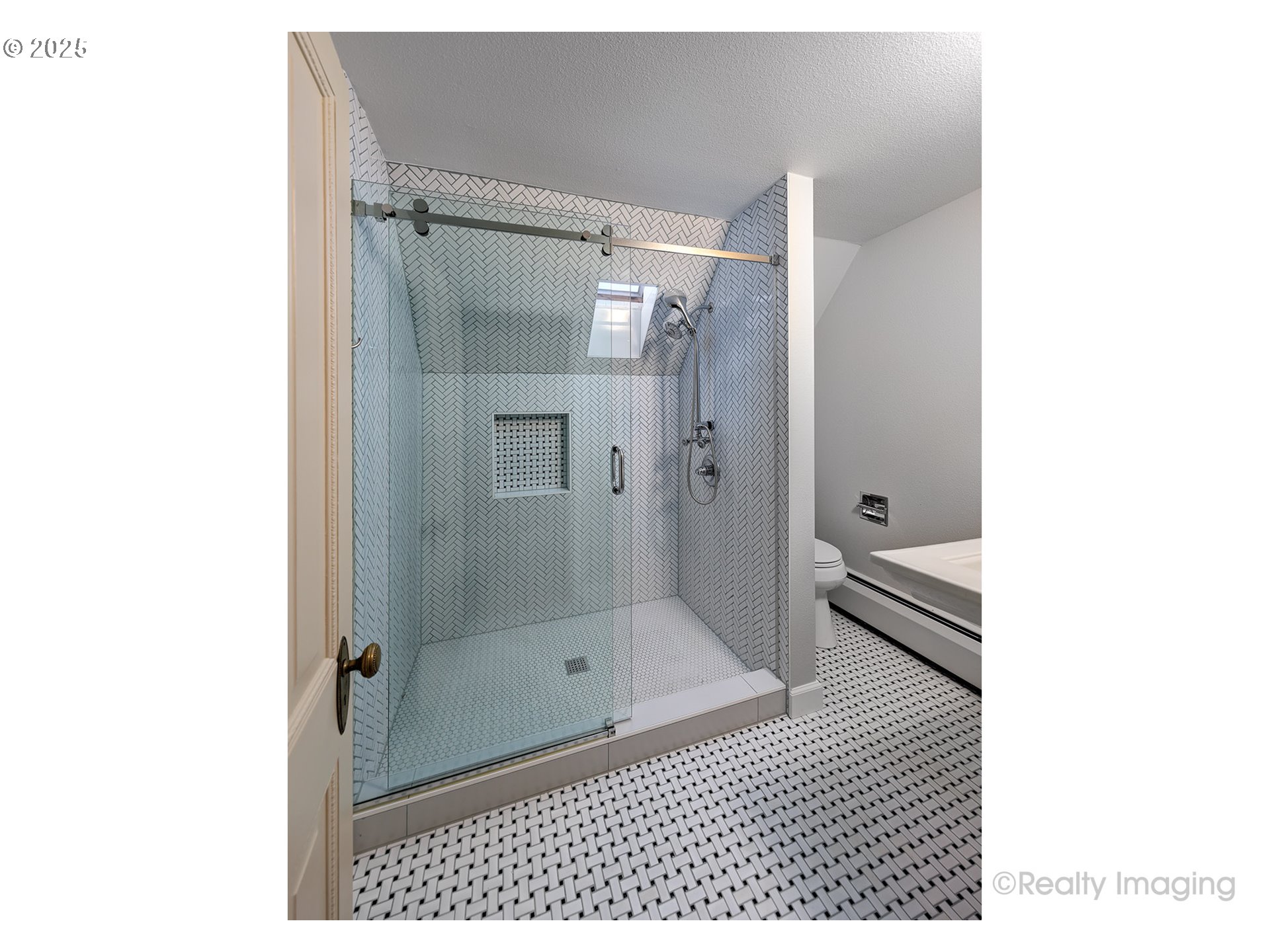 4040 Southwest 53rd Place Portland, OR 97221 - Photo 33 of 48 Gallery Image 33