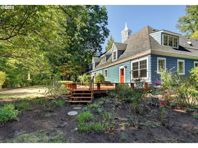 a view of a house with a tree