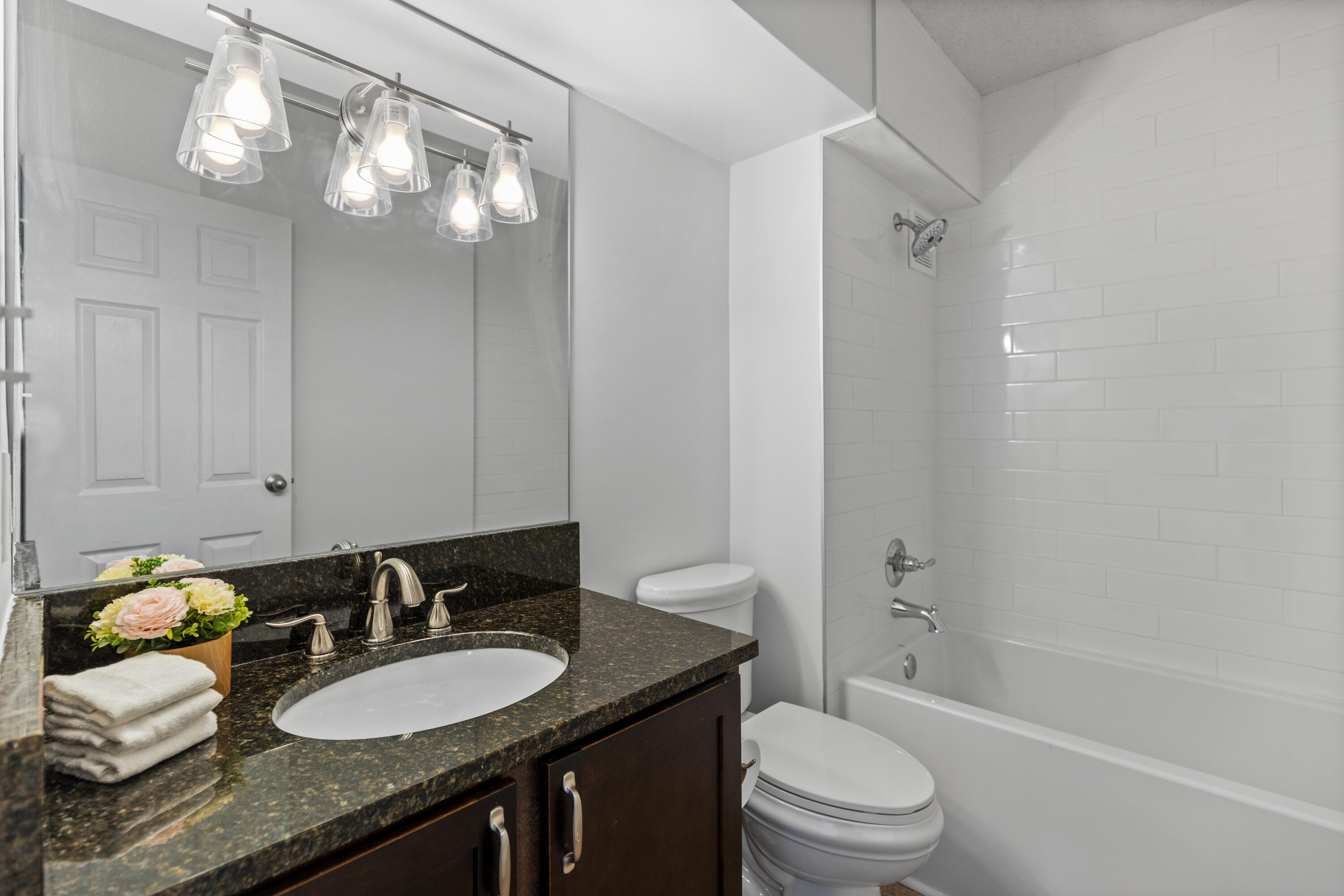1131 Stringers Ridge Road, Unit 11G Chattanooga, TN 37405 - Photo 29 of 48 HALL BATHROOM