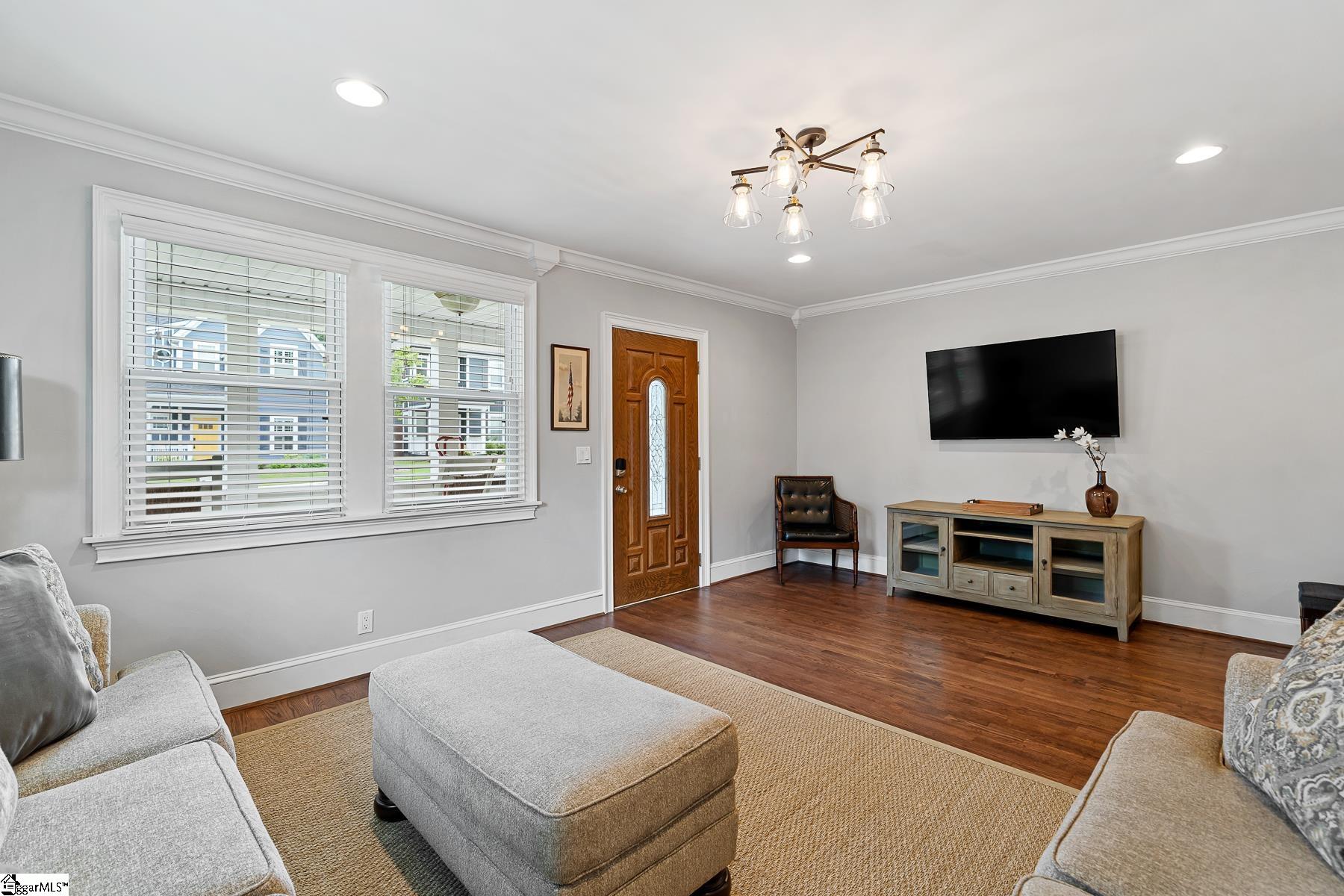 25 Ridgeway Avenue Greenville, SC 29607 - Photo 8 of 32