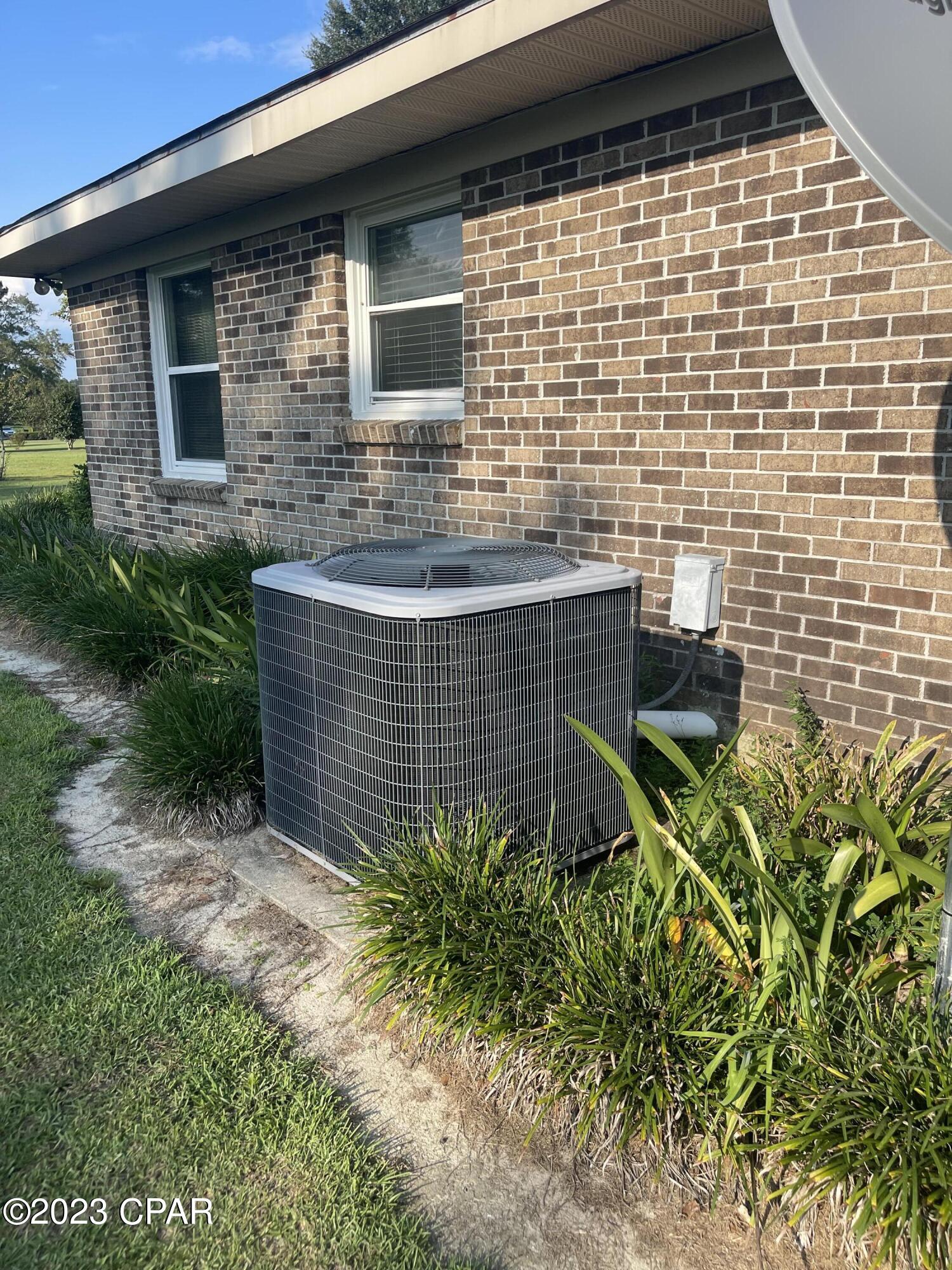 4653 Smokey Road Graceville, FL 32440 - Photo 6 of 29 Gallery Image 6