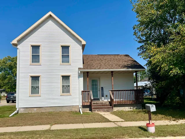 $229,900 | 326 West Front Street, Muscoda, WI 53573