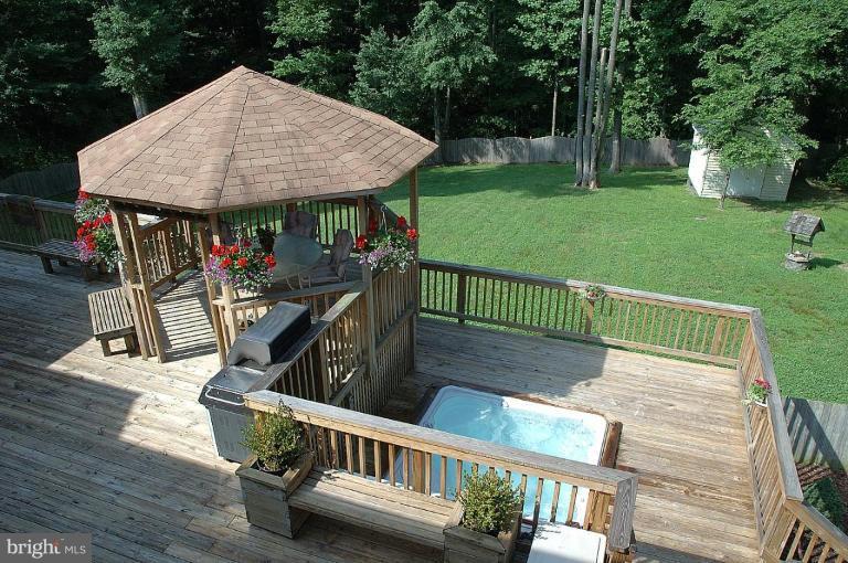 8225 Ridge Road Springfield, VA 22153 - Photo 3 of 30 Hot Tub