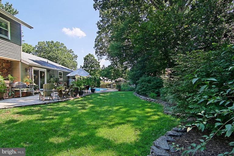 8225 Ridge Road Springfield, VA 22153 - Photo 4 of 30 Back yard