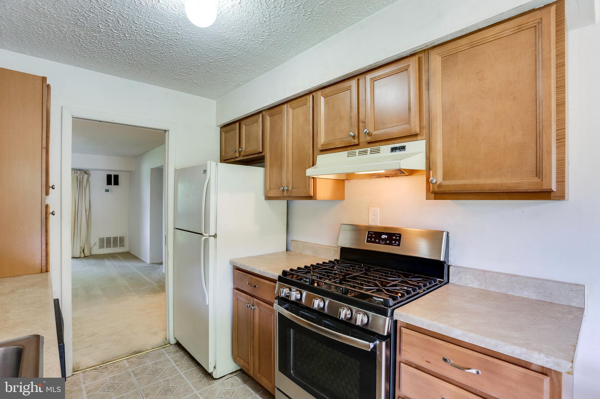 5249 West Running Brook Road, Unit 201 Columbia, MD 21044 - Photo 6 of 32 STANLESS STOVE!