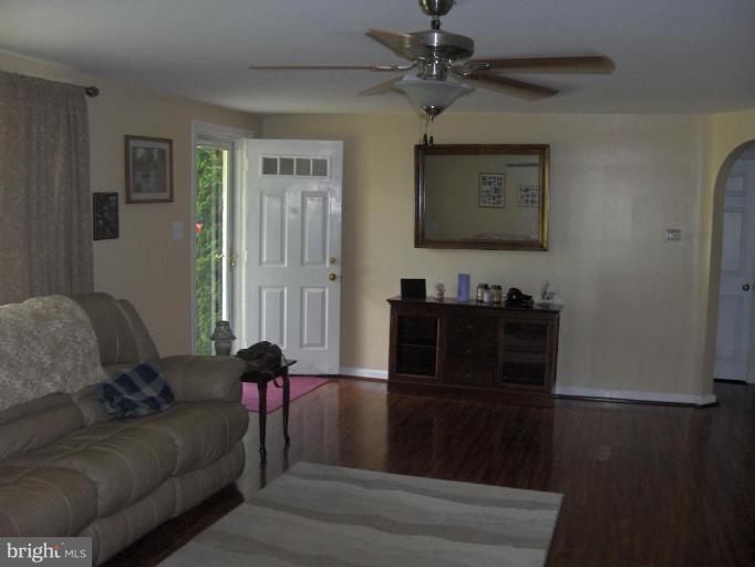 521 Appleton Road Elkton, MD 21921 - Photo 4 of 18 Entrance / Foyer