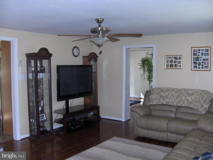 521 Appleton Road Elkton, MD 21921 - Photo 5 of 18 Living Room