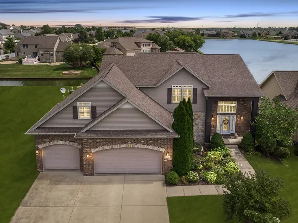 $595,000 | 1303 Janet Drive, Bloomington, IL 61704