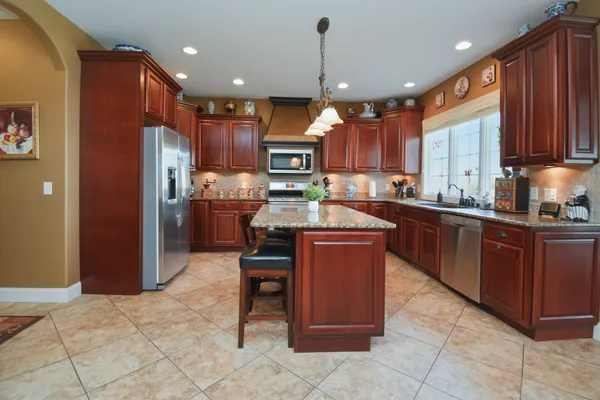$595,000 | 1303 Janet Drive, Bloomington, IL 61704