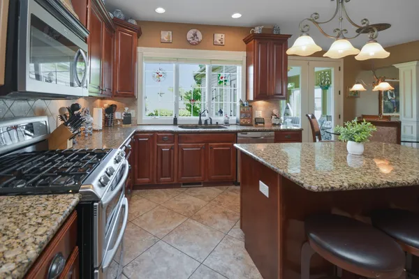 $595,000 | 1303 Janet Drive, Bloomington, IL 61704