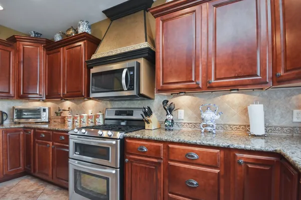 $595,000 | 1303 Janet Drive, Bloomington, IL 61704