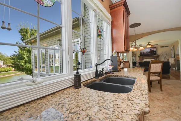 $595,000 | 1303 Janet Drive, Bloomington, IL 61704