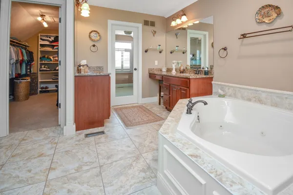 $595,000 | 1303 Janet Drive, Bloomington, IL 61704