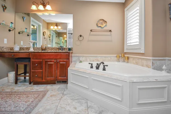 $595,000 | 1303 Janet Drive, Bloomington, IL 61704