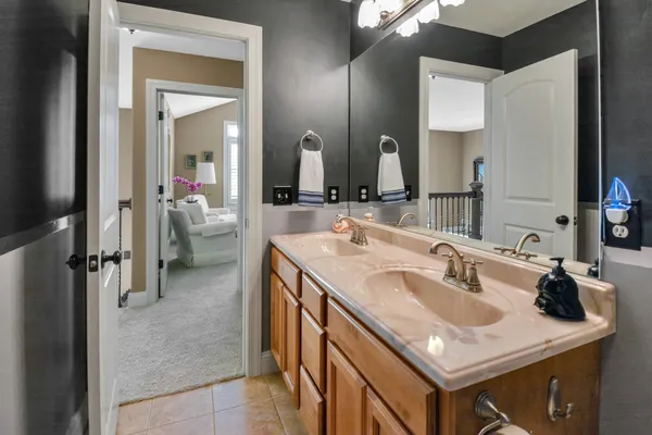 $595,000 | 1303 Janet Drive, Bloomington, IL 61704