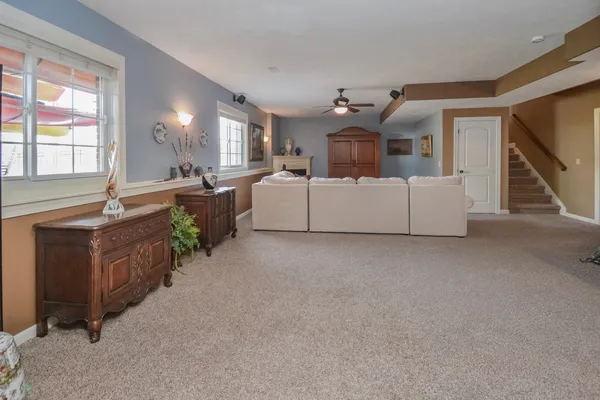 $595,000 | 1303 Janet Drive, Bloomington, IL 61704