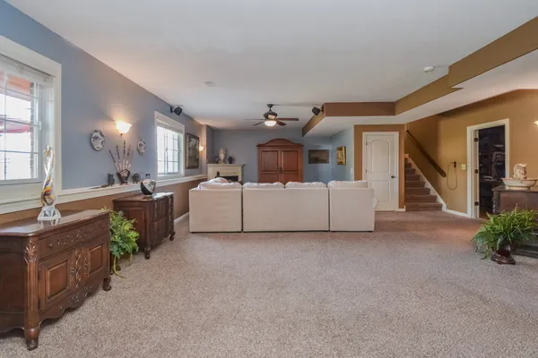$595,000 | 1303 Janet Drive, Bloomington, IL 61704