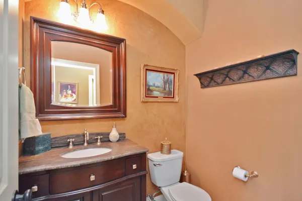 $595,000 | 1303 Janet Drive, Bloomington, IL 61704