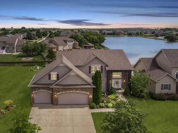 $595,000 | 1303 Janet Drive, Bloomington, IL 61704