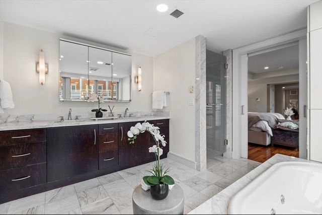 $2,595,500 | 4 Battery Wharf, Unit 4504, Boston, MA 02109