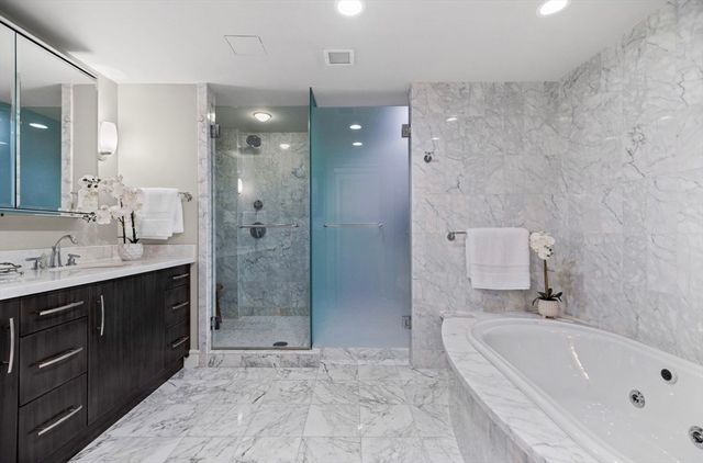 $2,595,500 | 4 Battery Wharf, Unit 4504, Boston, MA 02109