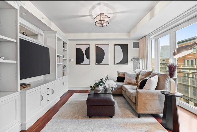 $2,595,500 | 4 Battery Wharf, Unit 4504, Boston, MA 02109