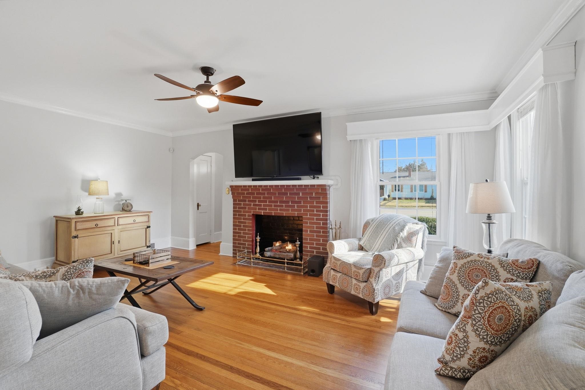 208 East Fairview Avenue Gaffney, SC 29340 - Photo 16 of 43 Living Room