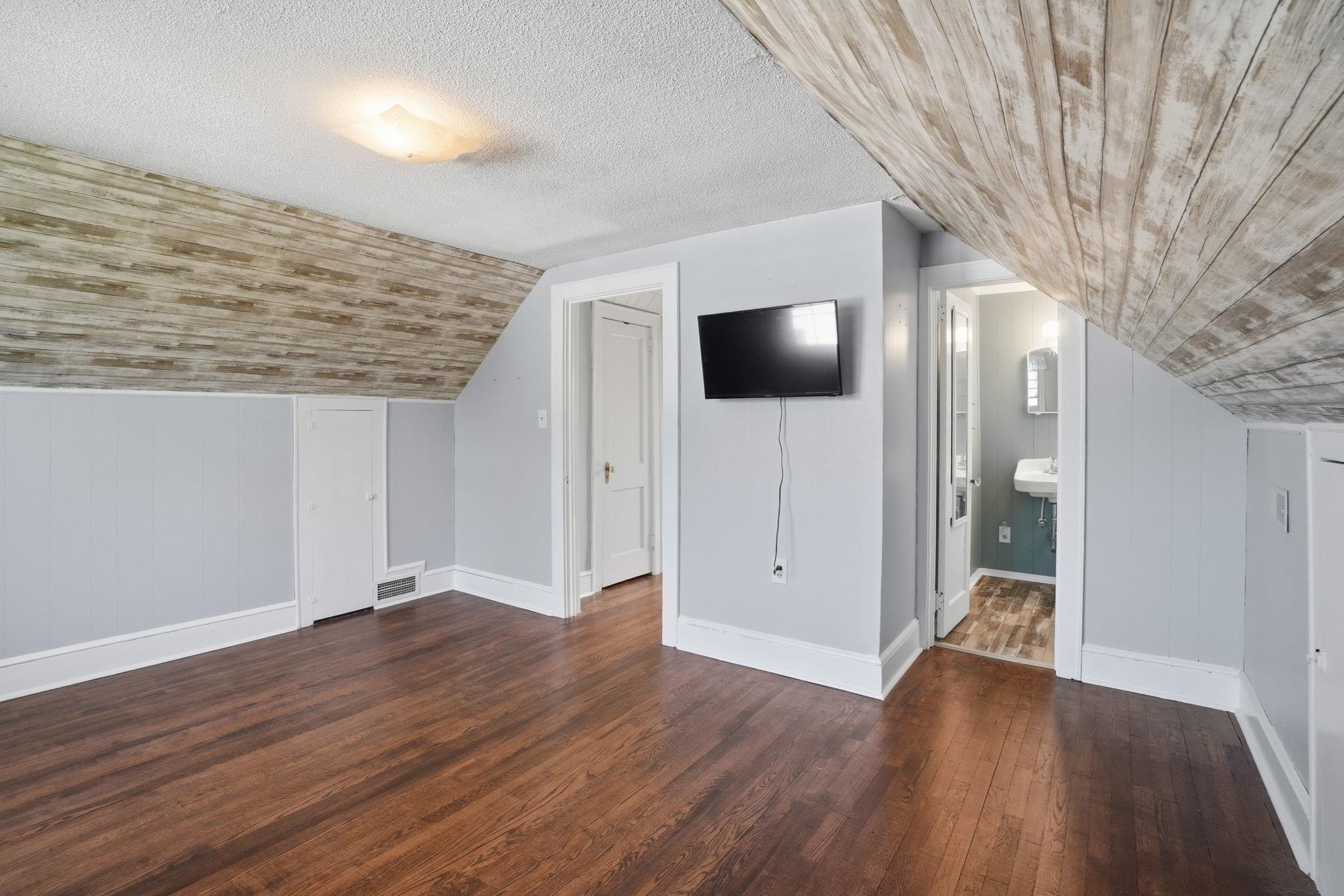 208 East Fairview Avenue Gaffney, SC 29340 - Photo 32 of 44