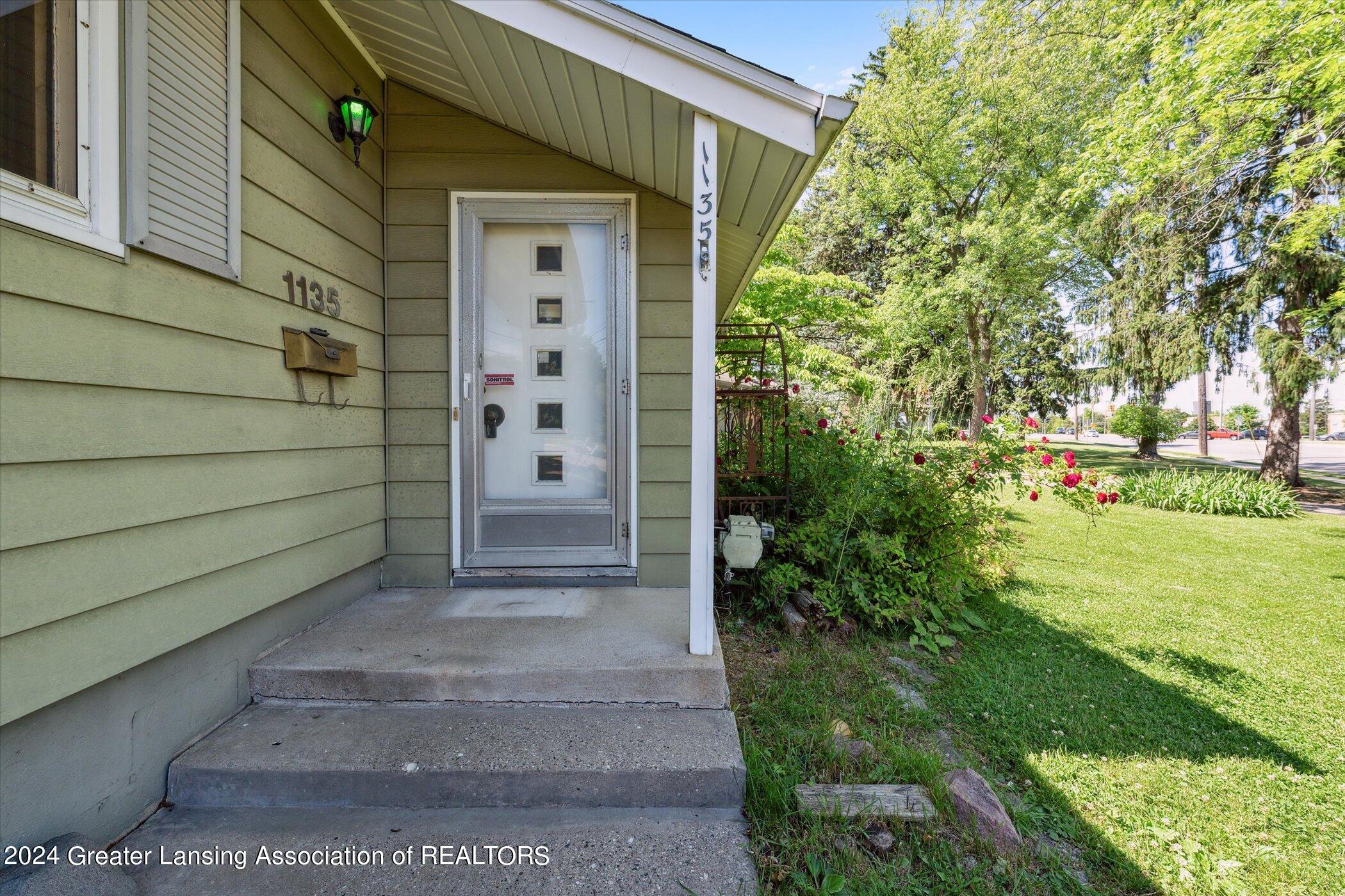 1135 Abbot Road East Lansing, MI 48823 - Photo 5 of 52 Front Entrance