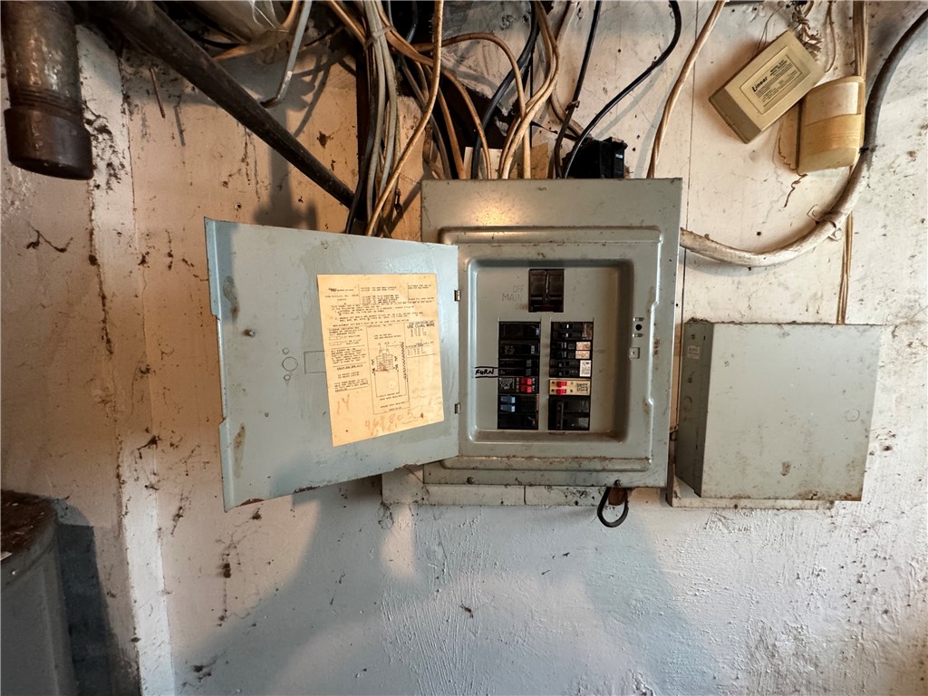 683-685 Dewey Avenue Rochester, NY 14613 - Photo 15 of 32