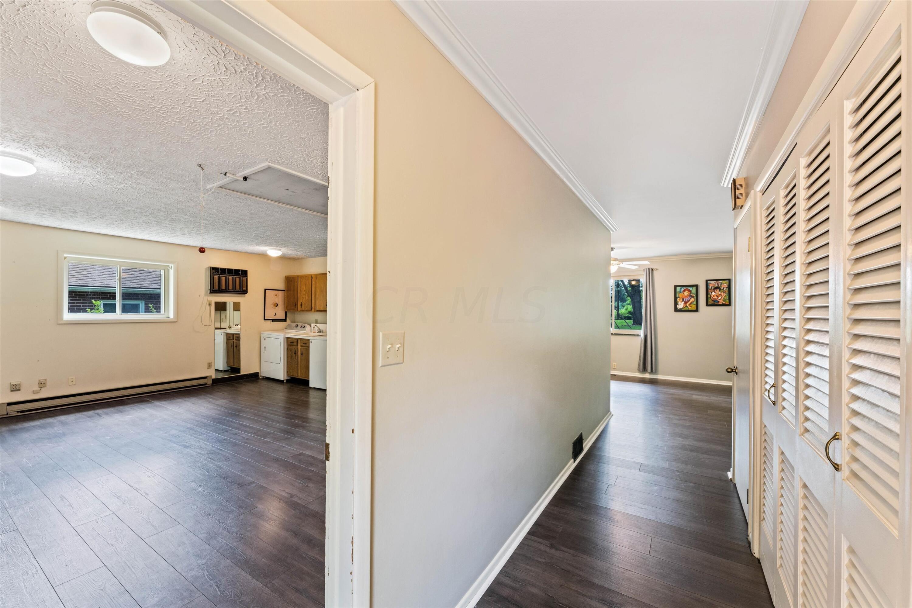 3191 Minerva Lake Road Columbus, OH 43231 - Photo 5 of 42 Entryway
