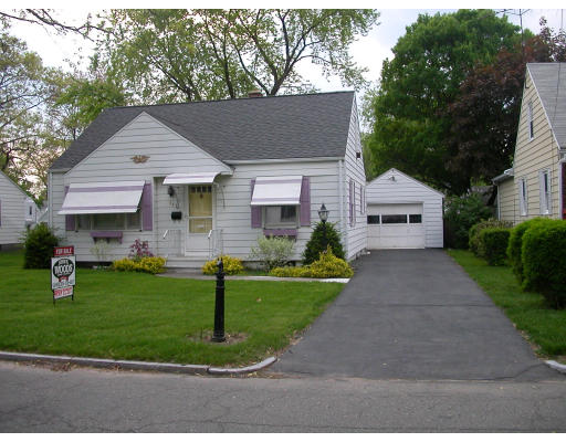44 Derryfield Avenue Springfield, MA 01118 - Photo 1 of 3 Gallery Image 1