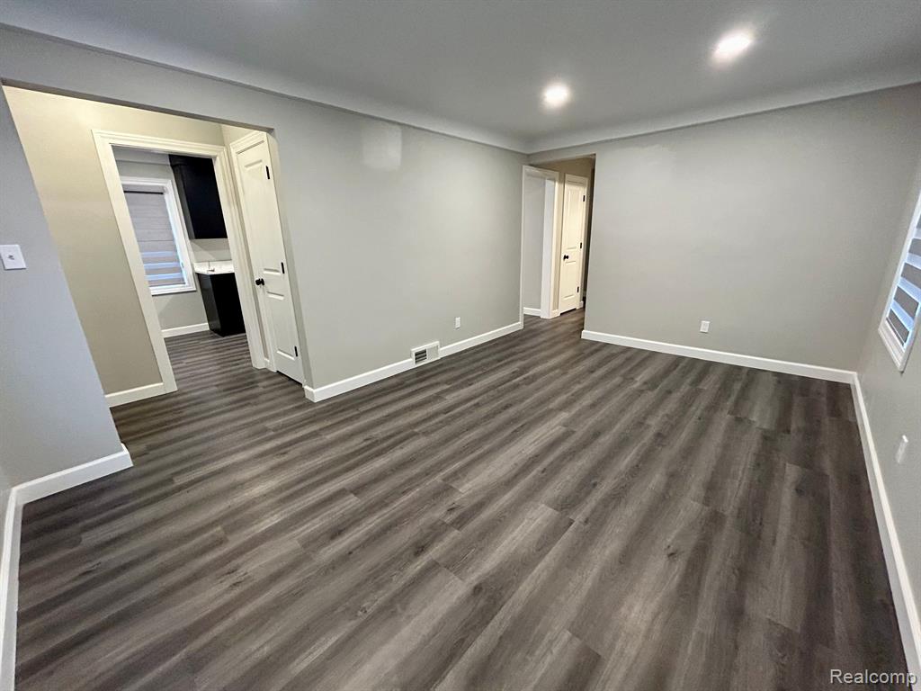 338 Amherst Street Inkster, MI 48141 - Photo 2 of 15