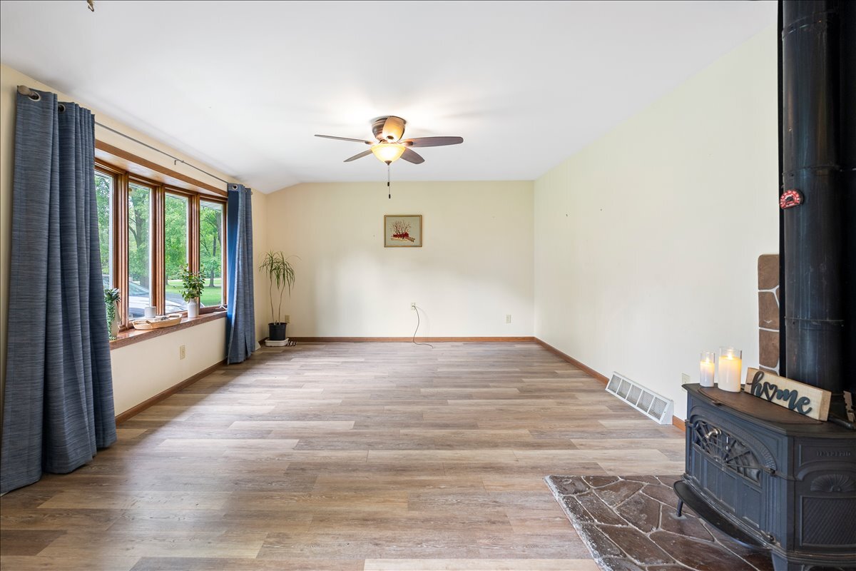 3710 Raycraft Road Woodstock, IL 60098 - Photo 8 of 32 Gallery Image 8