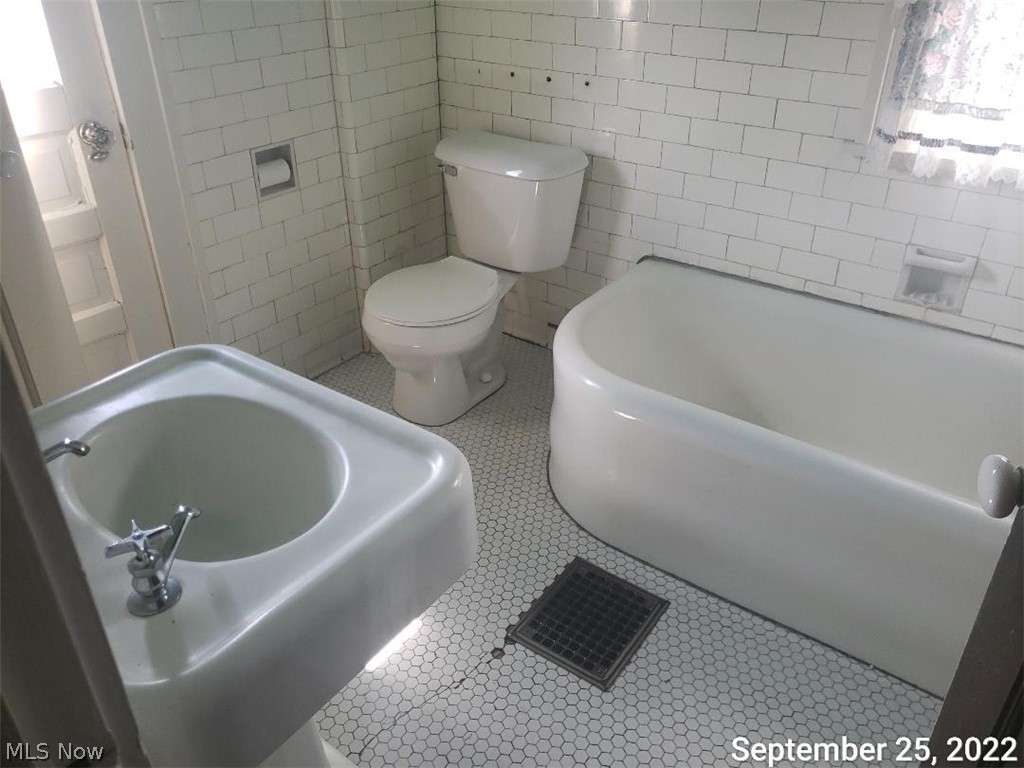 2426 Nicholas Place Northwest Canton, OH 44708 - Photo 10 of 14 Gallery Image 10