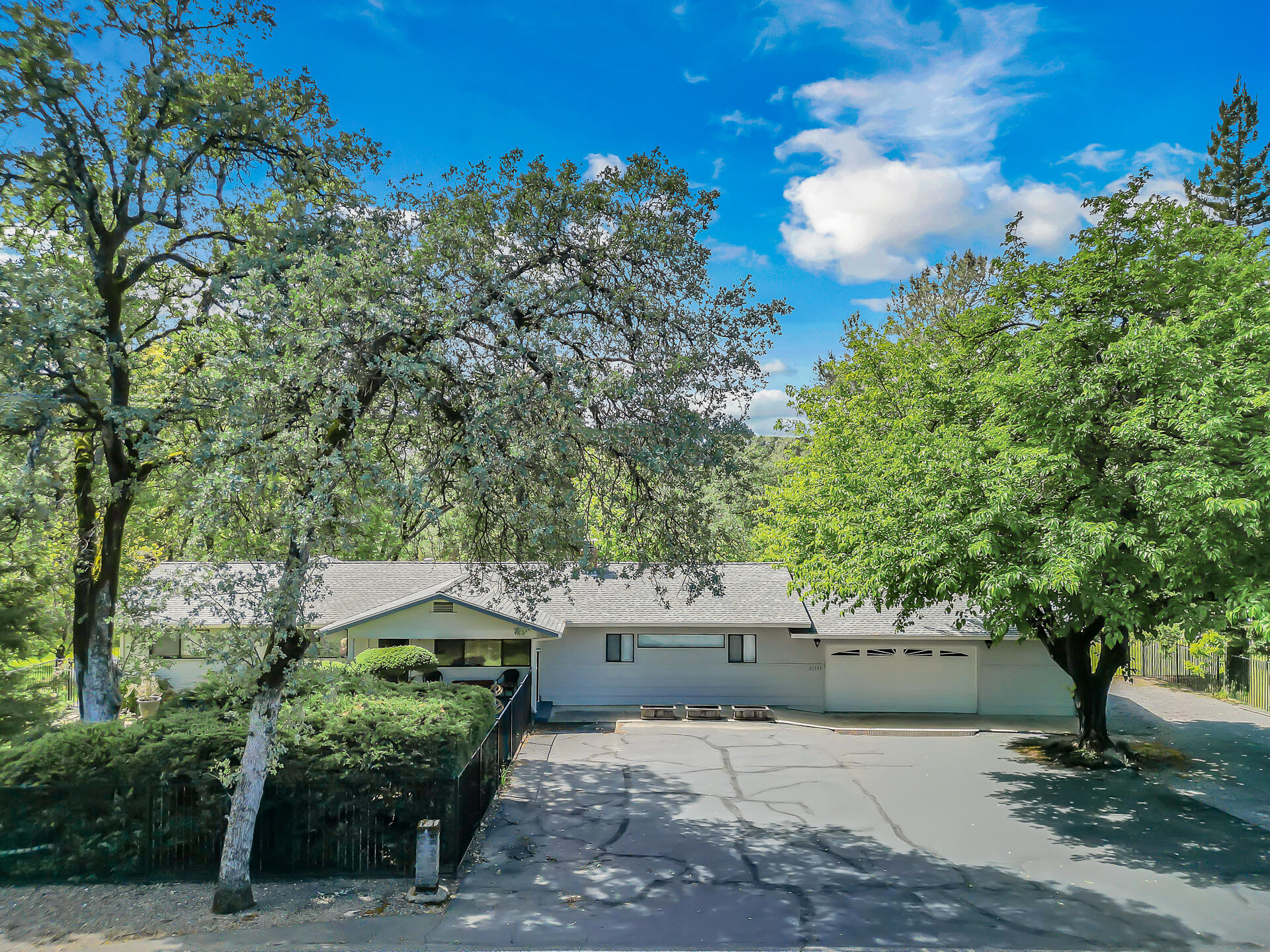 21743BoyleRoad-15