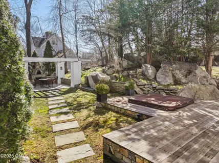 $3,999,995 | 16 Summit Road, Riverside, CT 06878