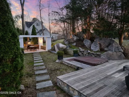 $3,999,995 | 16 Summit Road, Riverside, CT 06878