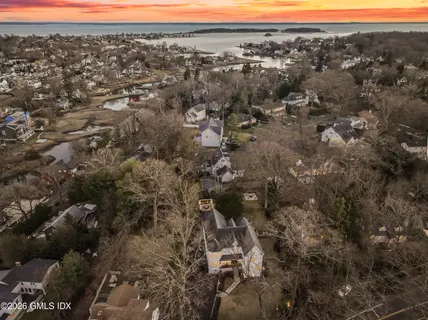 $3,999,995 | 16 Summit Road, Riverside, CT 06878