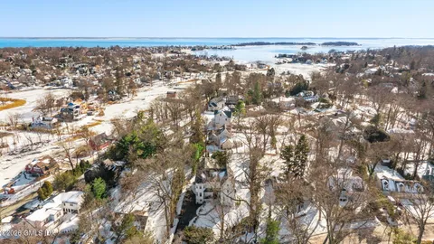 $3,999,995 | 16 Summit Road, Riverside, CT 06878