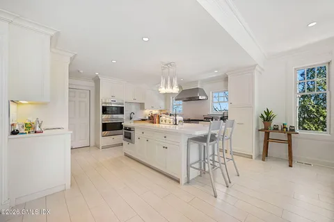 $3,999,995 | 16 Summit Road, Riverside, CT 06878