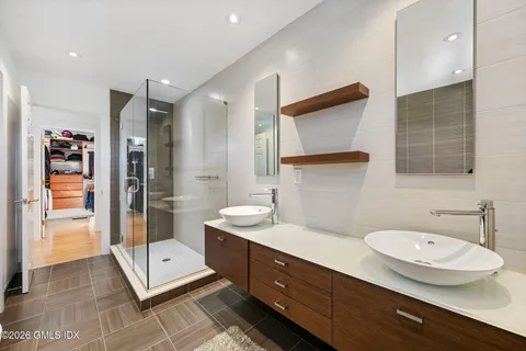 $3,999,995 | 16 Summit Road, Riverside, CT 06878