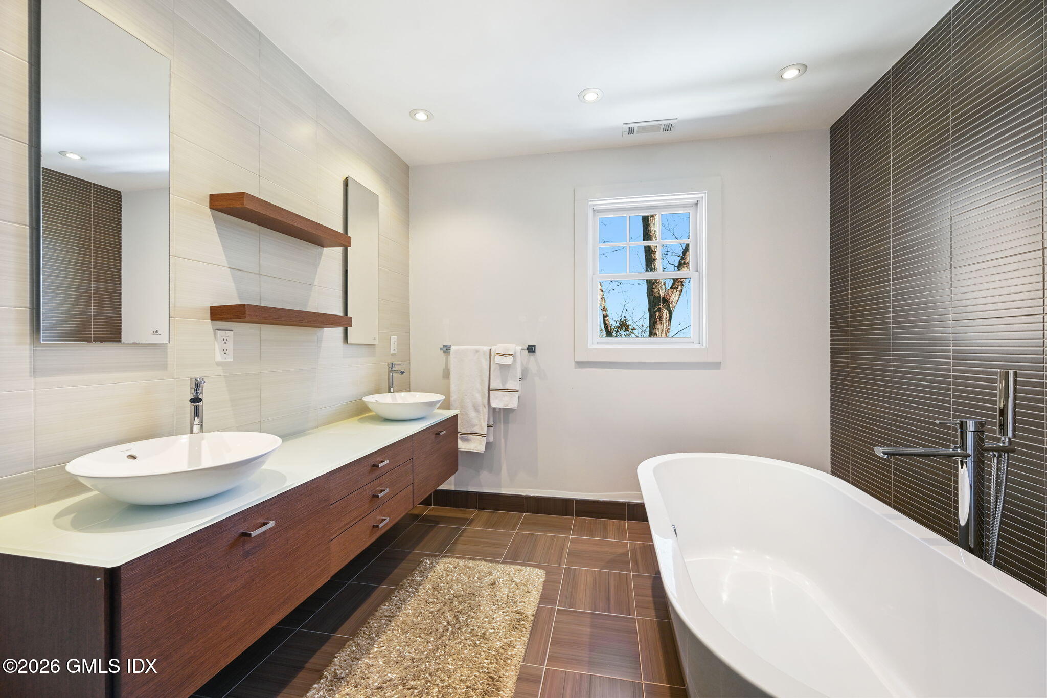 16 Summit Road Riverside, CT 06878 - Photo 10 of 24 7-web-or-mls-16-summit-rd