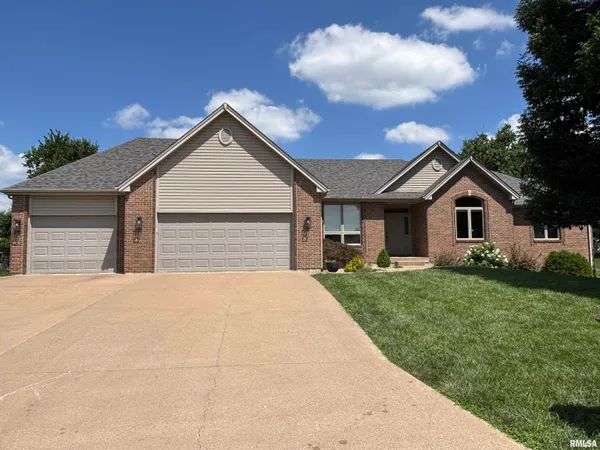$525,000 | 1231 Edinburgh Drive, Quincy, IL 62305