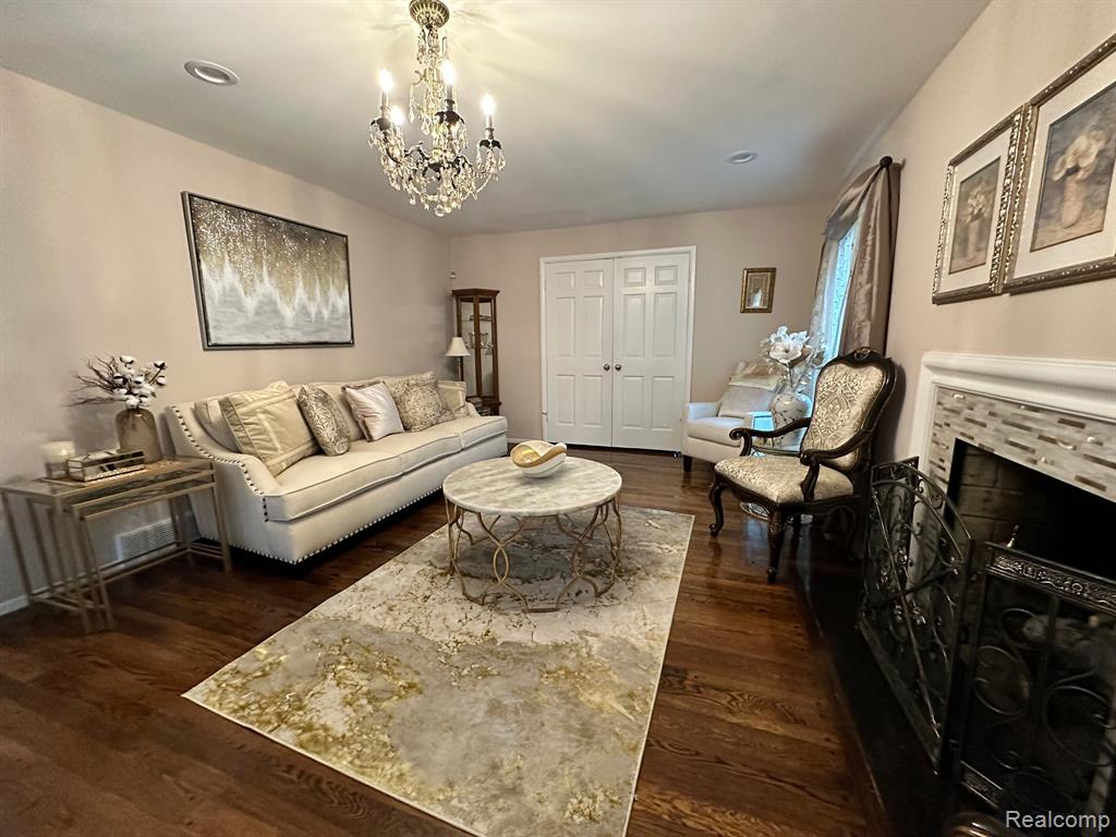 4387 Patrick Road West Bloomfield, MI 48322 - Photo 11 of 76