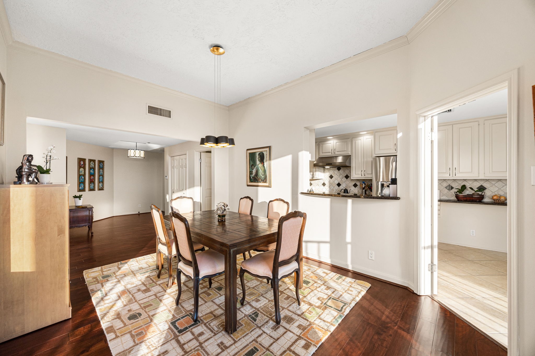 3350 McCue Road, Unit 2302 Houston, TX 77056 - Photo 11 of 35 The spacious dining area can comfortably accommodate a table with seating for up to 10.