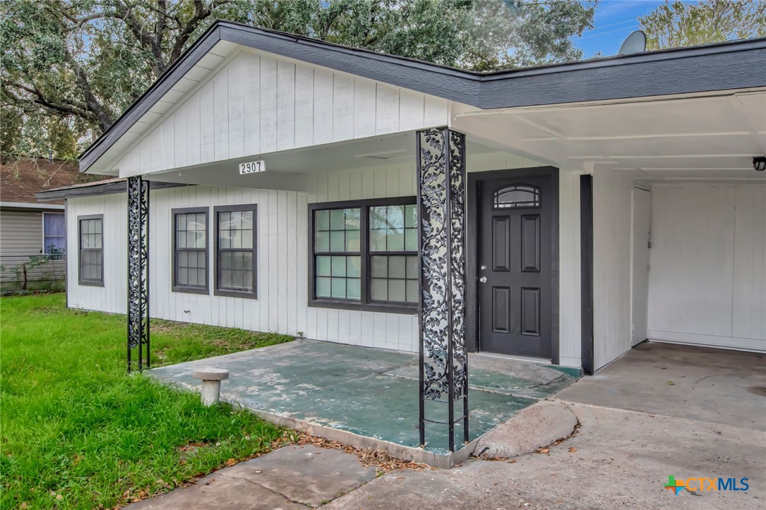 2907 Cedar Street Victoria, TX 77901 - Photo 45 of 45 a front view of a house with garden