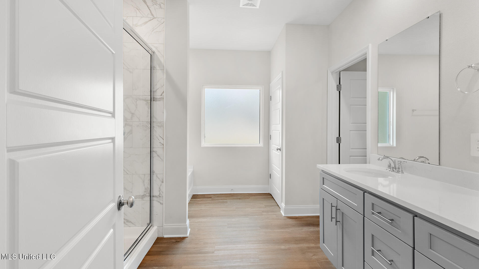 16108 Blue Rdg Drive Gulfport, MS 39503 - Photo 17 of 30 Primary Bathroom