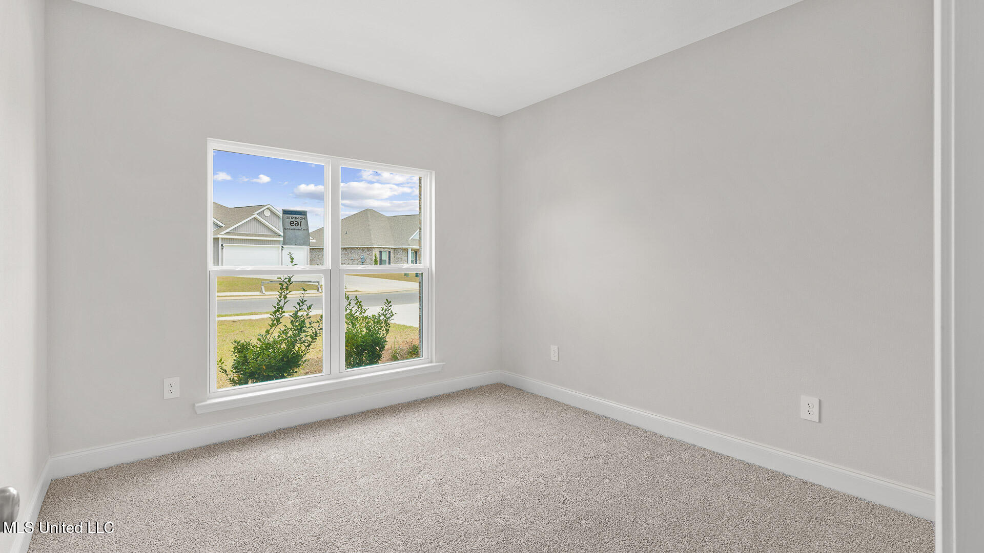 16108 Blue Rdg Drive Gulfport, MS 39503 - Photo 21 of 30 Guest Bedroom