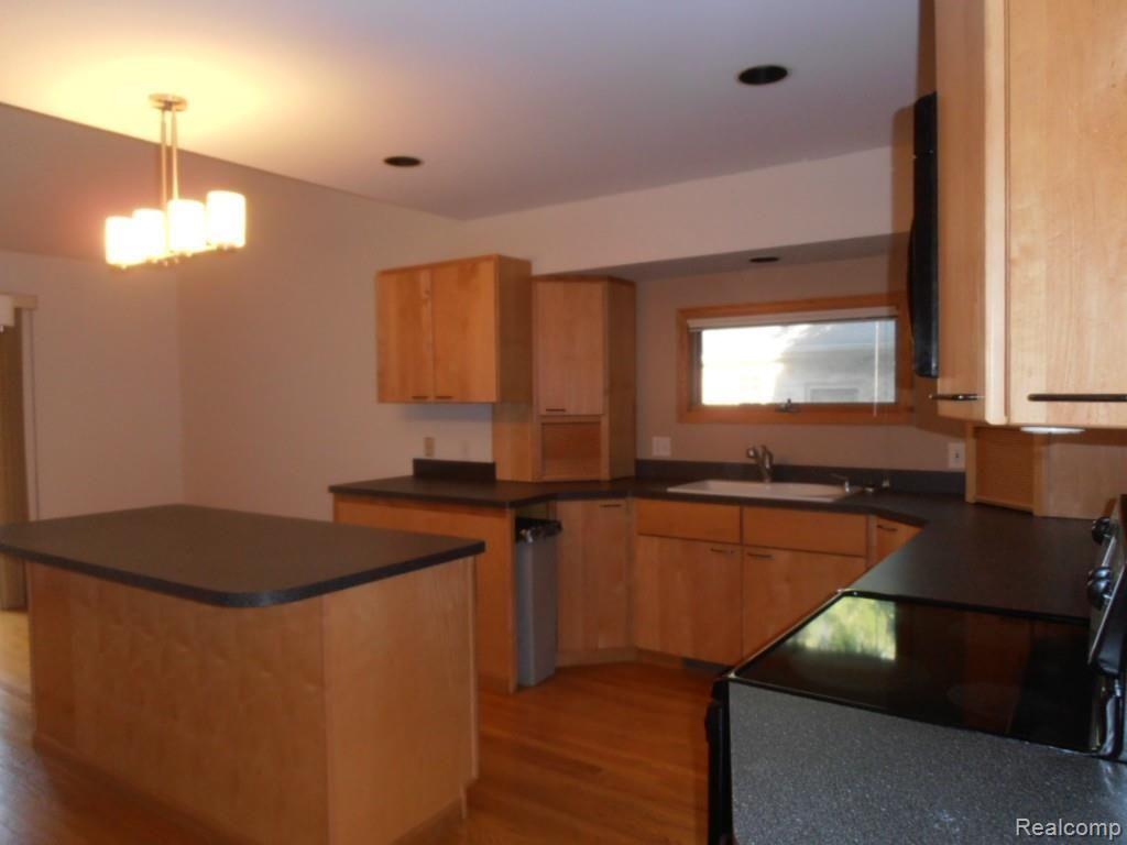 1111 Bloomer Road Rochester, MI 48307 - Photo 3 of 29 P8280145.jpg